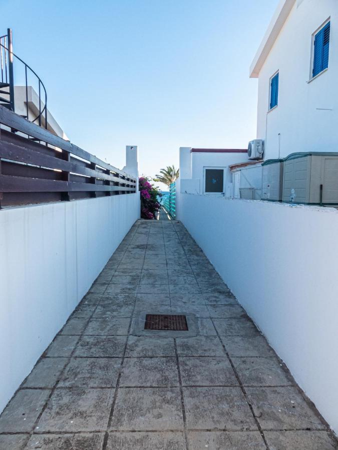 Greek Island Style 2 Bedroom Villa With Pool Next To The Sea Larnaca Exterior foto