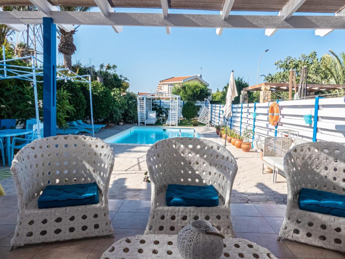 Greek Island Style 2 Bedroom Villa With Pool Next To The Sea Larnaca Exterior foto